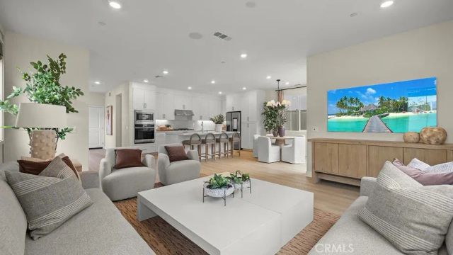 2038 Pyrenes Place, Santa Paula, CA 93060