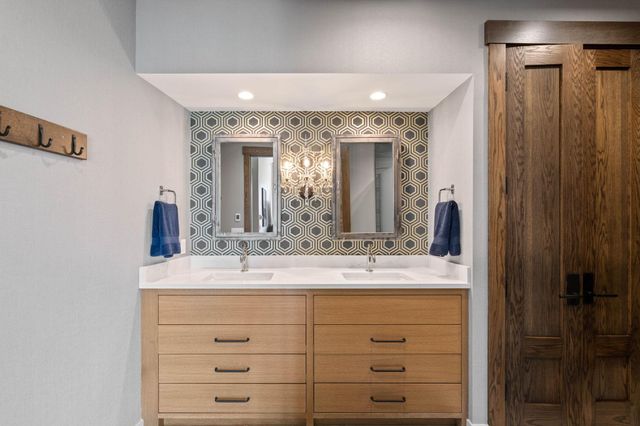100 2nd Street NE A560, Minneapolis, MN 55413