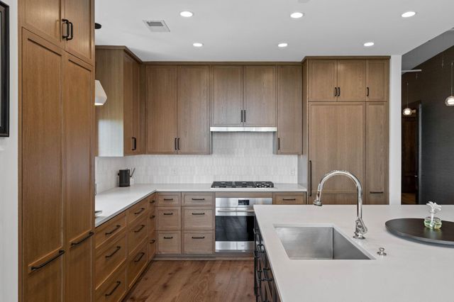 100 2nd Street NE A560, Minneapolis, MN 55413