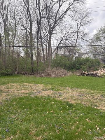 10 Regina Court, Florissant, MO 63031