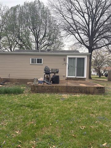 10 Regina Court, Florissant, MO 63031