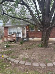 10 Regina Court, Florissant, MO 63031