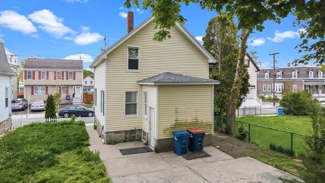 128 Cedar St, New Bedford, MA 02740