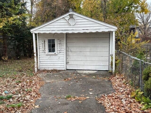 15860 Cruse Street, Detroit, MI 48227