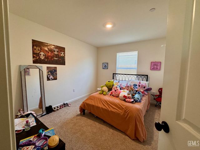 2025 Quarrenden Lane, Bakersfield, CA 93307