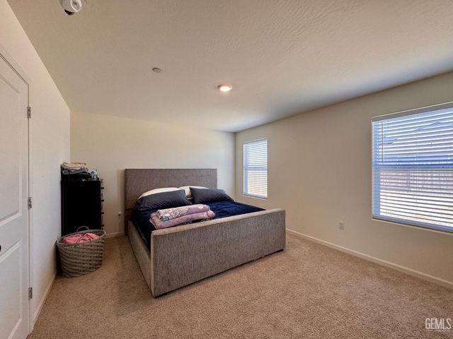 2025 Quarrenden Lane, Bakersfield, CA 93307