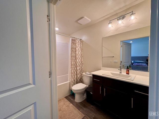 2025 Quarrenden Lane, Bakersfield, CA 93307