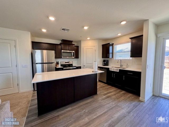 2025 Quarrenden Lane, Bakersfield, CA 93307
