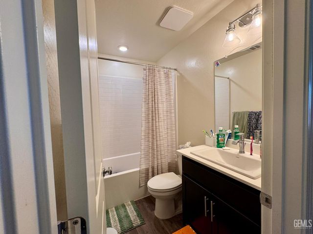 2025 Quarrenden Lane, Bakersfield, CA 93307