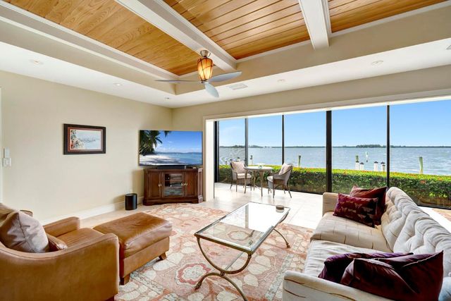 1776 Mooringline Drive 102, Vero Beach, FL 32963