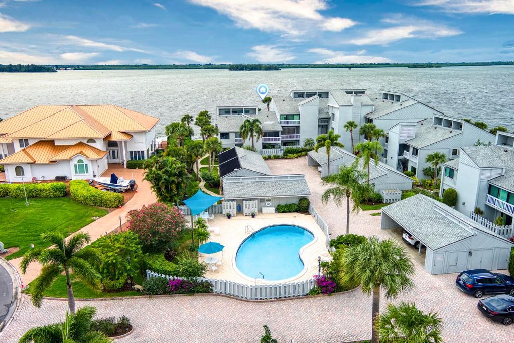 1776 Mooringline Drive 102, Vero Beach, FL 32963