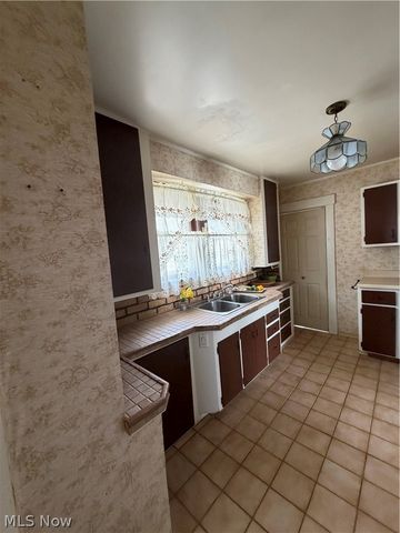 1715 7th Street, Cuyahoga Falls, OH 44221