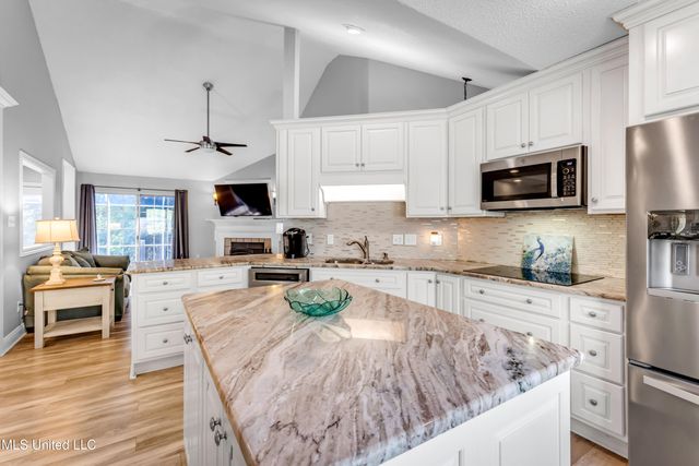 9321 Coconut Drive, Ocean Springs, MS 39564