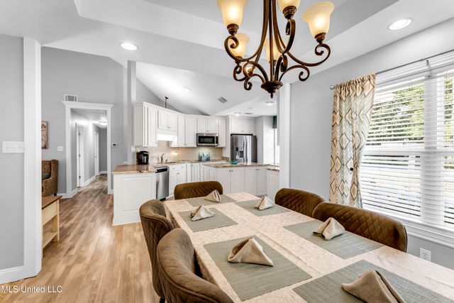 9321 Coconut Drive, Ocean Springs, MS 39564