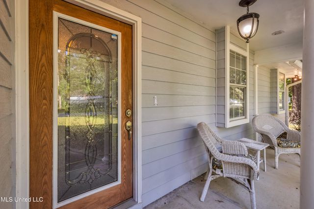 9321 Coconut Drive, Ocean Springs, MS 39564