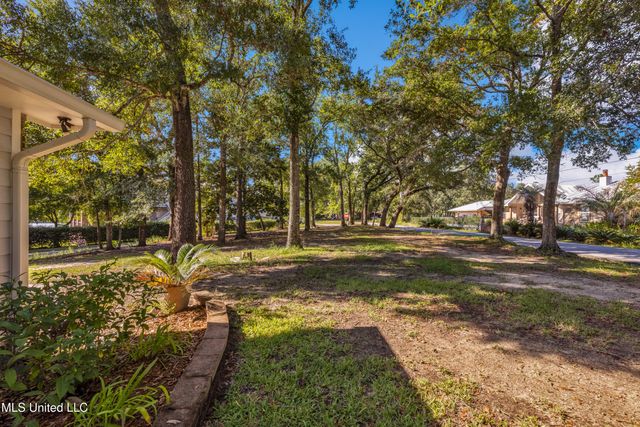 9321 Coconut Drive, Ocean Springs, MS 39564
