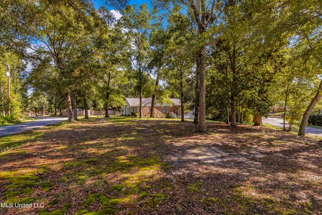 9321 Coconut Drive, Ocean Springs, MS 39564