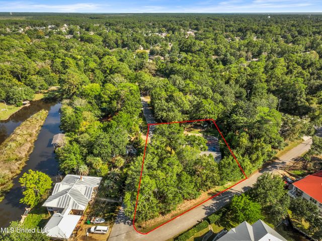 9321 Coconut Drive, Ocean Springs, MS 39564