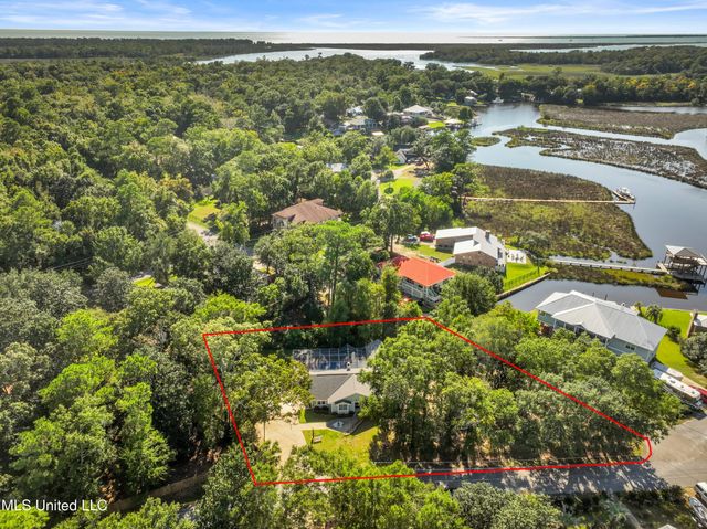 9321 Coconut Drive, Ocean Springs, MS 39564