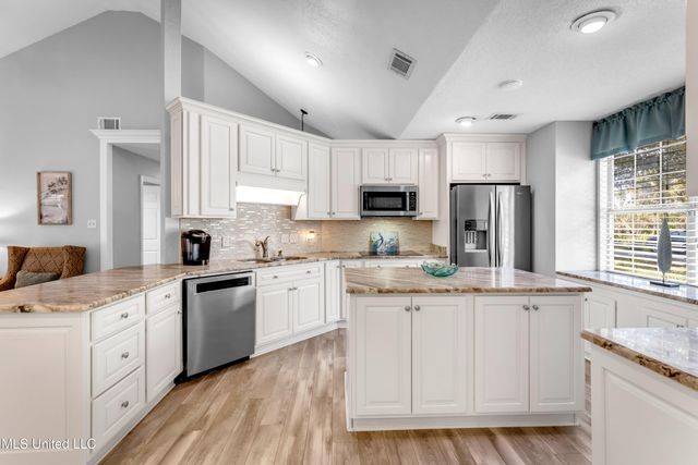 9321 Coconut Drive, Ocean Springs, MS 39564