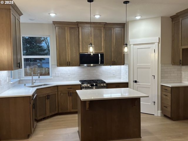 2308 Ne 94TH Ct, Vancouver, WA 98664