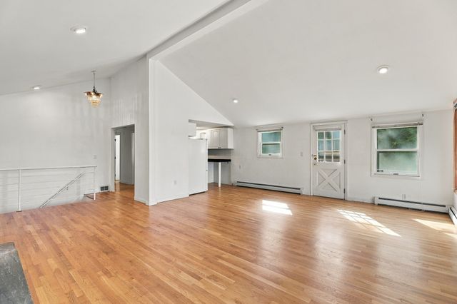 83 Sunset Drive, Charlton, MA 01507
