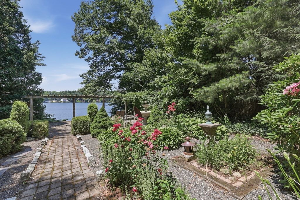 83 Sunset Drive, Charlton, MA 01507
