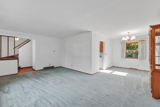 1115 Saratoga PARKWAY, Oconomowoc, WI 53066