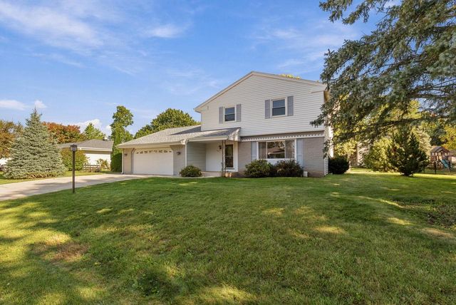1115 Saratoga PARKWAY, Oconomowoc, WI 53066