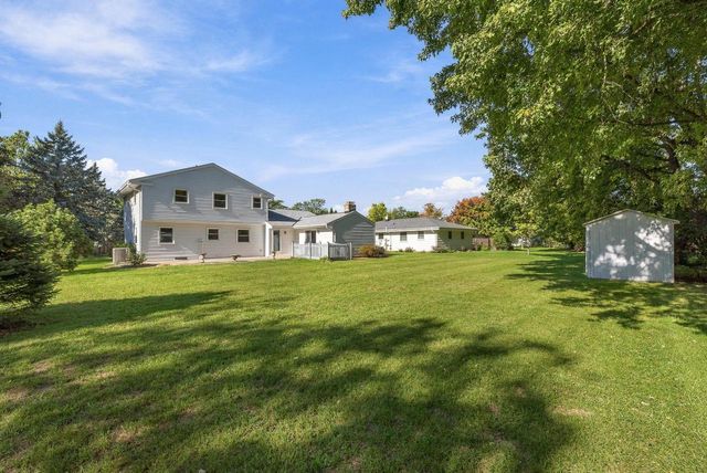 1115 Saratoga PARKWAY, Oconomowoc, WI 53066