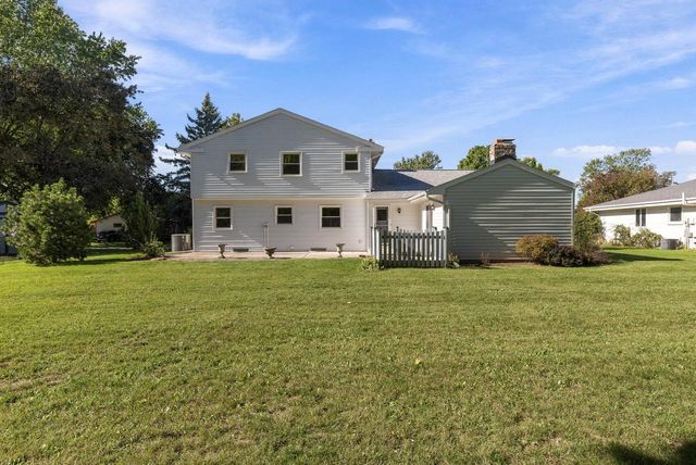 1115 Saratoga PARKWAY, Oconomowoc, WI 53066