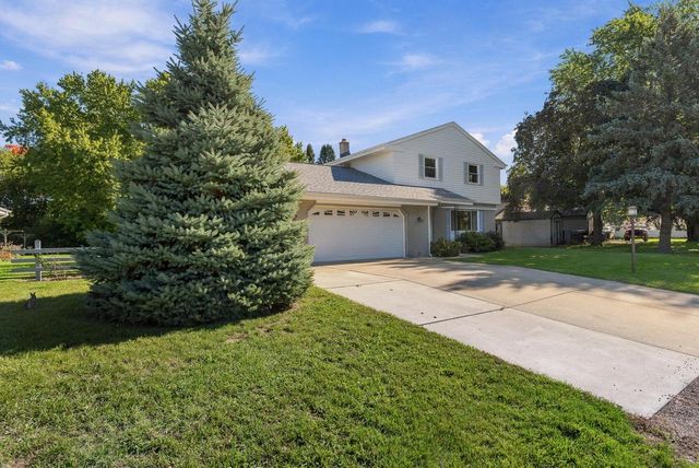 1115 Saratoga PARKWAY, Oconomowoc, WI 53066