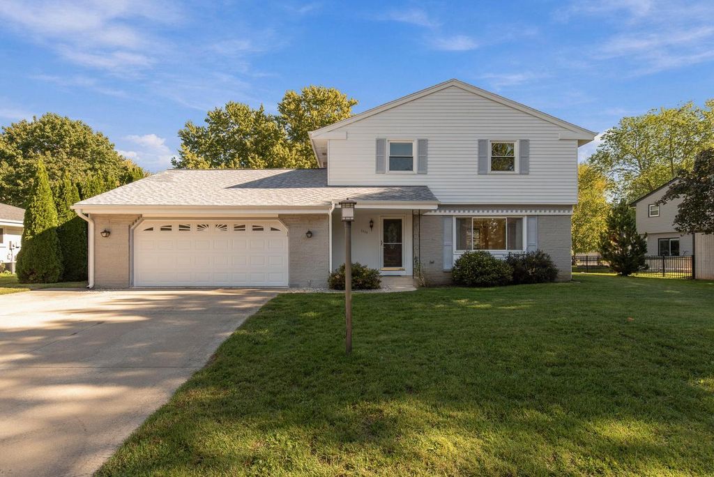 1115 Saratoga PARKWAY, Oconomowoc, WI 53066