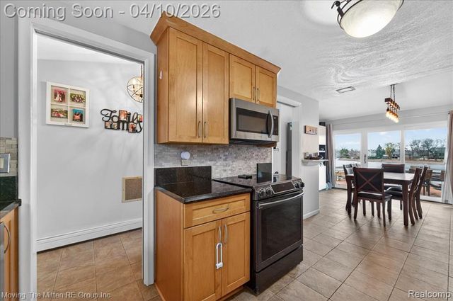 2965 Barkman Drive, Waterford, MI 48329