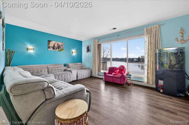 2965 Barkman Drive, Waterford, MI 48329