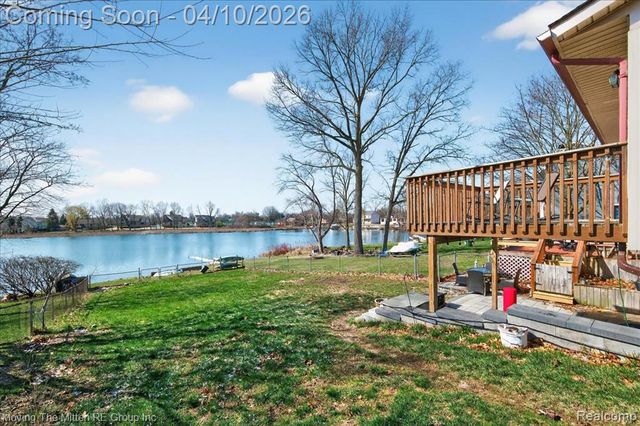 2965 Barkman Drive, Waterford, MI 48329