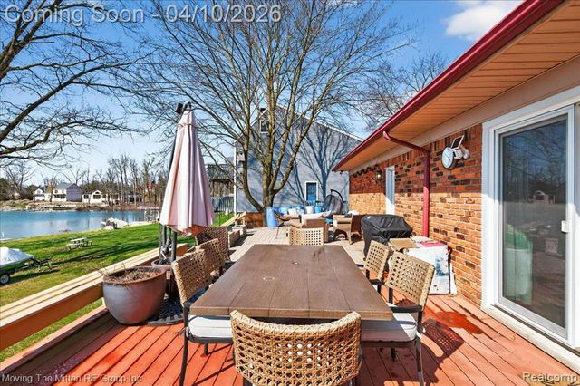 2965 Barkman Drive, Waterford, MI 48329