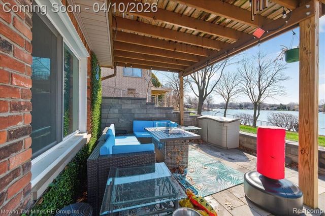 2965 Barkman Drive, Waterford, MI 48329