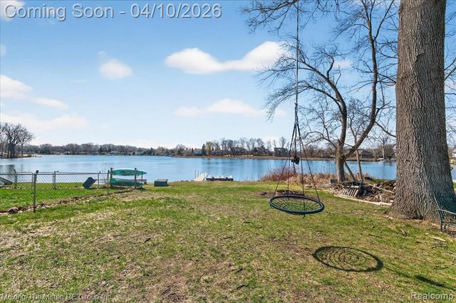 2965 Barkman Drive, Waterford, MI 48329