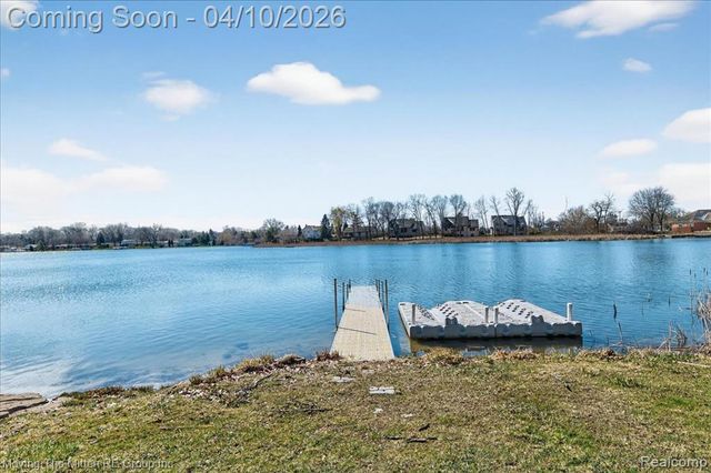 2965 Barkman Drive, Waterford, MI 48329