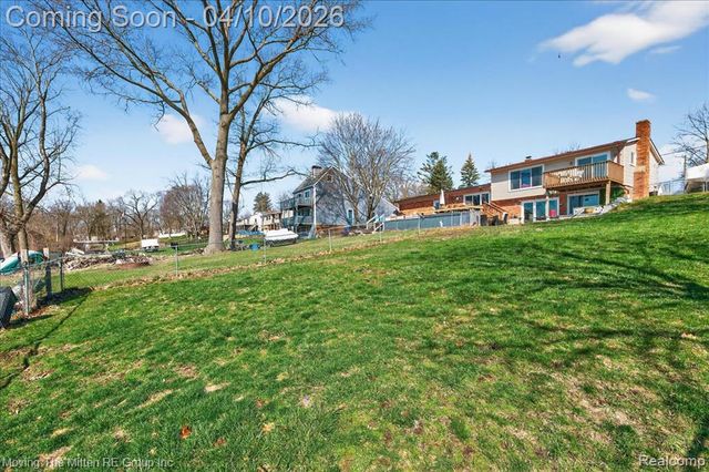 2965 Barkman Drive, Waterford, MI 48329