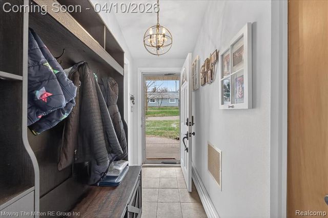 2965 Barkman Drive, Waterford, MI 48329