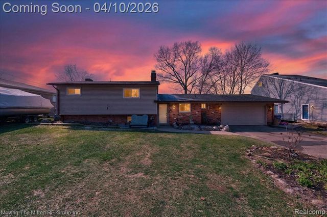 2965 Barkman Drive, Waterford, MI 48329