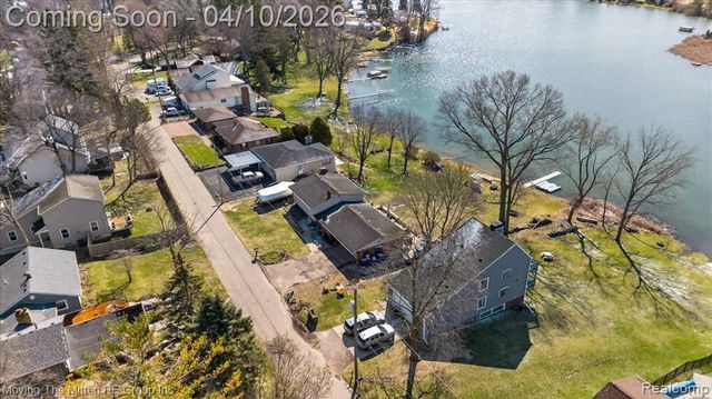 2965 Barkman Drive, Waterford, MI 48329