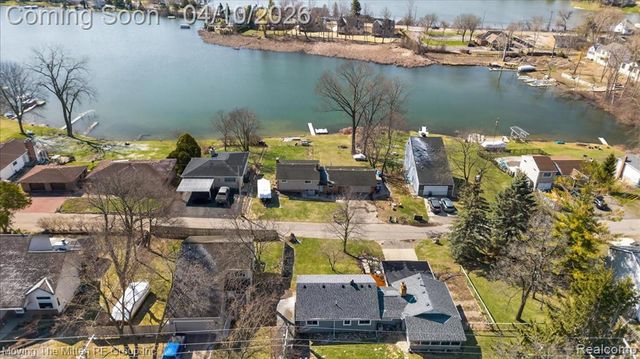 2965 Barkman Drive, Waterford, MI 48329