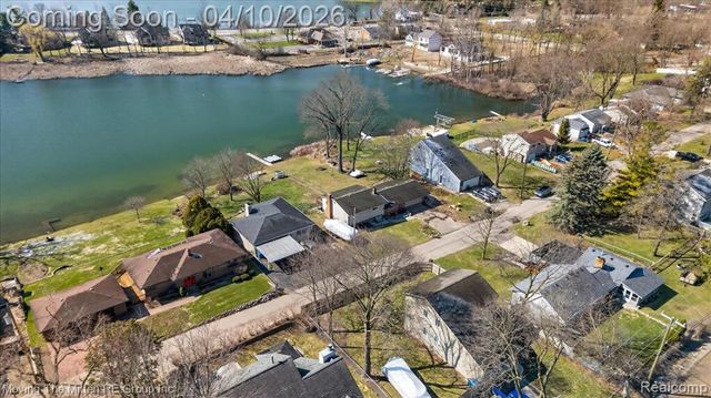 2965 Barkman Drive, Waterford, MI 48329