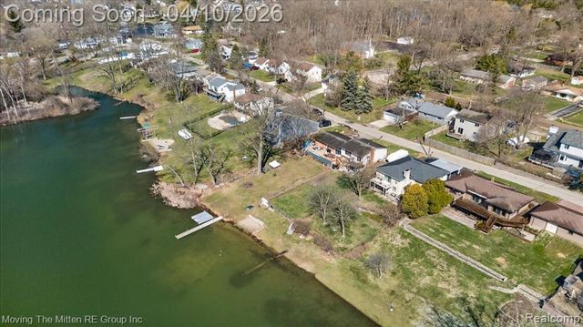 2965 Barkman Drive, Waterford, MI 48329