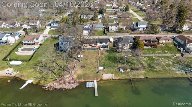 2965 Barkman Drive, Waterford, MI 48329