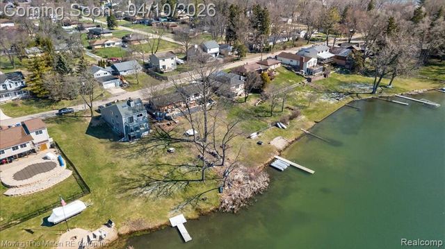 2965 Barkman Drive, Waterford, MI 48329