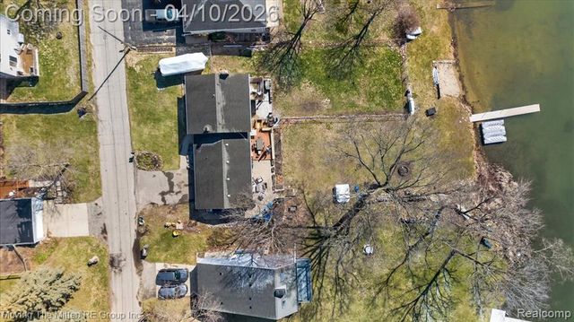 2965 Barkman Drive, Waterford, MI 48329